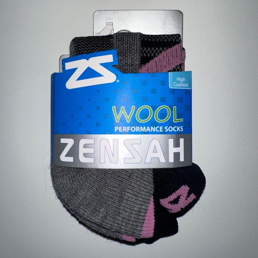 Wool ankle performance zensah socks in grey/pink size medium